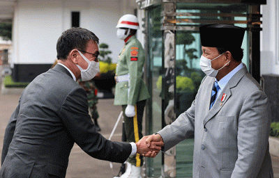 Menteri Pertahanan Prabowo Subianto menerima kunjungan Menteri Transformasi Digital Jepang Taro Kono di Kementerian Pertahanan, Jakarta, Jumat (2/9/2022).