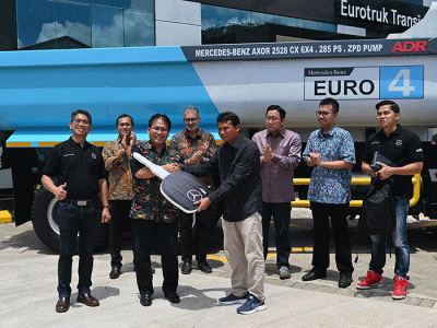 Soft opening diler resmi Mercedes Benz Commercial Truck di Kota Banjar Baru, Kalimantan Selatan.