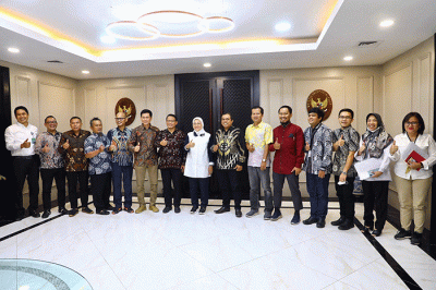Menaker Ida Fauziyah saat menerima audiensi Konfederasi Serikat Pekerja Nusantara (KSPN) di kantor Kemnaker, Jakarta, Senin (5/9/2022).