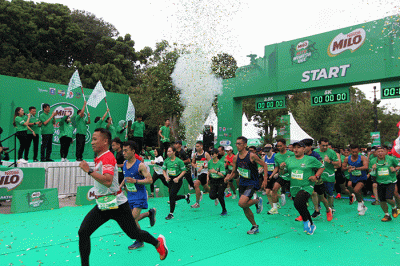 Peserta saat mengikuti gelaran lomba lari yang berlangsung di kawasan Gelora Bung Karno (GBK), Jakarta, Minggu (4/9/2022).