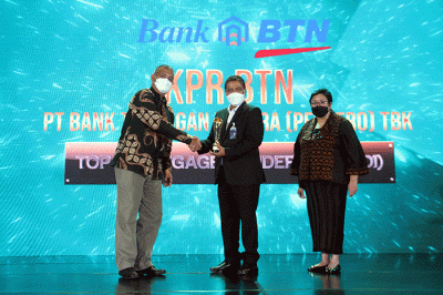 Penghargaan The Inspiring Leader of Mortgage Banking 2022 dalam ajang Properti Indonesia Award (PIA) 2022 di Jakarta, Rabu (7/9/2022).