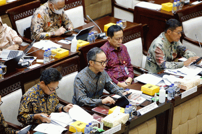 OJK rapat kerja bersama Komisi XI DPR di kompleks Parlemen, Senayan, Jakarta, Kamis (8/9/2022).