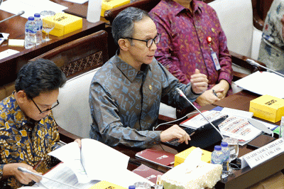 OJK rapat kerja bersama Komisi XI DPR di kompleks Parlemen, Senayan, Jakarta, Kamis (8/9/2022).