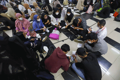 Ratusan mahasiswa baru saat mengikuti kegiatan masa Orientasi Studi Mahasiswa Baru (OSMARU) di Universitas Sahid (USAHID) Jakarta, Kamis (8/9/2022).