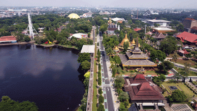 Foto udara Theatrer Keong Mas TMII terlihat rapih saat dalam masa revitalisasi di Taman Mini Indonesia Indah, Jakarta Timur, Minggu (11/9/2022).