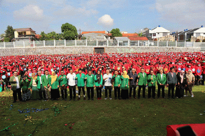 Mendag Zulkifli Hasan memberikan paparan didepan 4.000 Mahasiswa dalam Pengenalan Kehidupan Kampus Bagi Mahasiswa Baru Universitas Muhammadiyah Jakarta 2022.