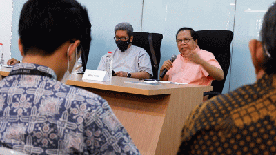 Diskusi Taman Makara dengan tema Catut Marut Kenaikan Harga BBM Bersubsidi, Kebijakan Tepat Atau Membebani Rakyat di Fakultas Ekonomi dan Bisnis UI.