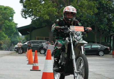 Motor listrik ini juga memiliki kemampuan pengisi daya cepat dua jam (1200 W) dan daya tempuh sejauh 80an kilometer.