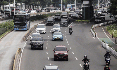 Armada bus Transjakarta melintas di kawasan Sudirman, Jakarta, Sabtu (17/9/2022).
