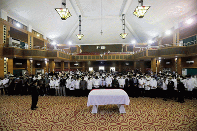 Imam Besar Masjid Istiqlal, Nasarudin Umar memimpin shalat jenazah Ketua Dewan Pers, Profesor Azyumardi Azra.