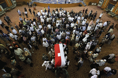 Jenazah Ketua Dewan Pers, Profesor Azyumardi Azra diberangkatkan ke Taman Makam Pahlawan Kalibata dari UIN Syarif Hidayatullah Jakarta, Selasa (20/9/2022).