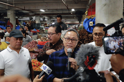 Menteri Perdagangan (Mendag) Zulkifli Hasan saat melakukan sidak ke pasar Badung di Bali, Rabu, (21/9/2022).
