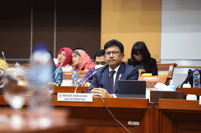 Menkominfo Johnny G Plate mengikuti rapat kerja bersama Komisi I DPR di Kompleks Parlemen, Senayan, Jakarta, Rabu (21/9/2022).
