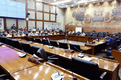 Menkop dan UKM Teten Masduki mengikuti Rapat Dengar Pendapat dengan Komisi VI DPR di Kompleks Parlemen, Senayan, Jakarta, Kamis (22/9/2022).