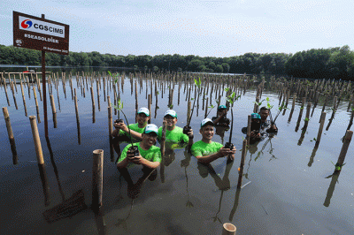 Mangrove Project – Untuk SATU Bumi di Taman Wisata Alam (TWA) Mangrove Angke, Jakarta Utara, Sabtu (24/9/2022).