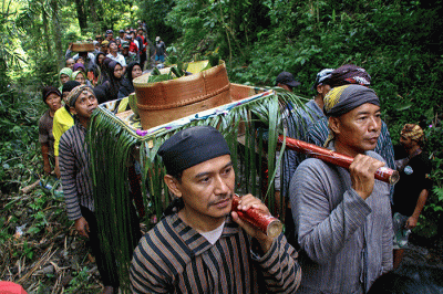 Ratusan warga mengikuti ritual Tradisi Iriban di Wangon Cenginging, Desa Lerep, Kecamatan Ungaran Barat, Kabupaten Semarang.