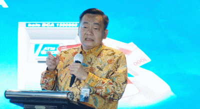 Penandatanganan Kesepakatan Kerja Sama Setor dan Tarik Tunai Tanpa Kartu di Jaringan ATM BCA antara BCA dan Bank DKI di Jakarta, Senin (26/9/2022).