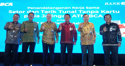 Penandatanganan Kesepakatan Kerja Sama Setor dan Tarik Tunai Tanpa Kartu di Jaringan ATM BCA antara BCA dan Bank DKI di Jakarta, Senin (26/9/2022).