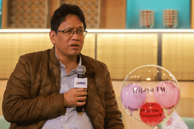 Ketua Dewan Komisioner Lembaga Penjamin Simpanan (LPS) Purbaya Yudhi Sadewa (kiri) saat menjadi narasumber dalam acara diskusi spesial 32 Tahun Trijaya FM.