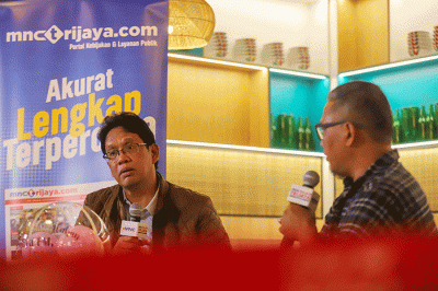 Ketua Dewan Komisioner Lembaga Penjamin Simpanan (LPS) Purbaya Yudhi Sadewa (kiri) saat menjadi narasumber dalam acara diskusi spesial 32 Tahun Trijaya FM.