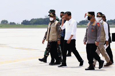 Presiden Joko Widodo secara resmi melepaskan bantuan kemanusiaan dari pemerintah Indonesia kepada korban bencana banjir dan tanah longsor di Pakistan.