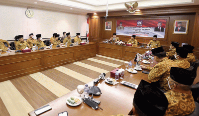 Pengangkatan anggota kehormatan Persatuan Purnawirawan dan Warakawuri TNI dan Polri (Pepabri) oleh Ketua Umum Pepabri Jenderal TNI (Purn) Agum Gumelar.