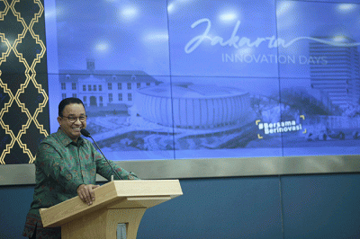 Gubernur DKI Jakarta Anies Baswedan mengunjungi sejumlah stan dalam acara Jakarta Innovation Days 2022 di Gedung Balai Kota DKI Jakarta, Selasa (27/9/2022).