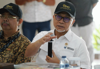Menteri Perdagangan Zulkifli Hasan melakukan pertemuan dengan petani tembakau dan pelaku industri rokok di Kudus, Jawa Tengah, Rabu (28/9/2022).