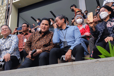 Menteri BUMN Erick Thohir (kiri) saat membuka penyelenggaraan Pameran Pasar Digital (PaDi) UMKM Hybrid Expo 2022 di Sarinah, Thamrin, Jakarta Pusat.