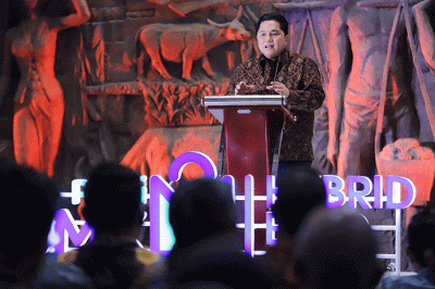 Menteri BUMN Erick Thohir (kiri) saat membuka penyelenggaraan Pameran Pasar Digital (PaDi) UMKM Hybrid Expo 2022 di Sarinah, Thamrin, Jakarta Pusat.