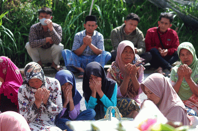 Ratusan warga mengikuti tradisi Saparan di Dusun Mantran Wetan, Desa Girirejo, Kecamatan Ngablak, Kabupaten Magelang, Jawa Tengah, Rabu (28/9/2022).