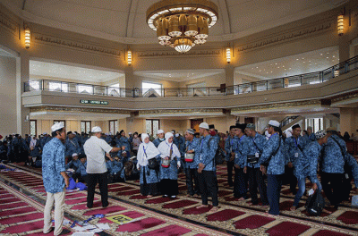 Jhonlin Group memberangkatkan ibadah umrah 870 warga Kabupaten Tanah Bumbu Kalsel.