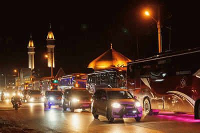 Jhonlin Group memberangkatkan ibadah umrah 870 warga Kabupaten Tanah Bumbu Kalsel.