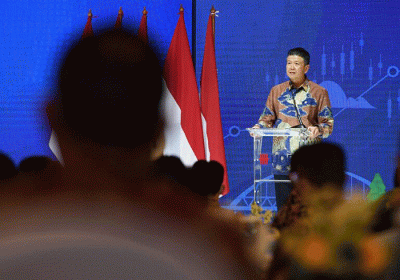 Presiden Joko Widodo saat menyampaikan sambutan pada acara United Overseas Bank (UOB) Economic Outlook 2023 yang digelar di Hotel Indonesia Kempinski.