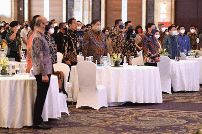 Presiden Joko Widodo saat menyampaikan sambutan pada acara United Overseas Bank (UOB) Economic Outlook 2023 yang digelar di Hotel Indonesia Kempinski.