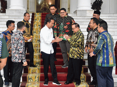 Presiden Joko Widodo menerima Majelis Nasional Korps Alumni Himpunan Mahasiswa Islam (KAHMI) di Istana Kepresidenan Bogor, Jawa Barat, Jumat (30/9/2022).
