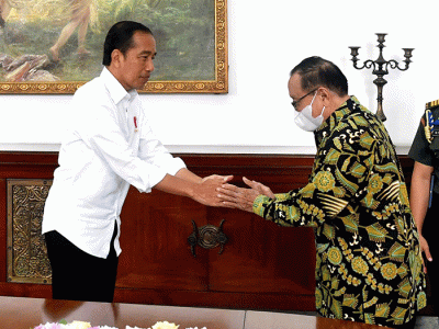 Presiden Joko Widodo menerima Majelis Nasional Korps Alumni Himpunan Mahasiswa Islam (KAHMI) di Istana Kepresidenan Bogor, Jawa Barat, Jumat (30/9/2022).