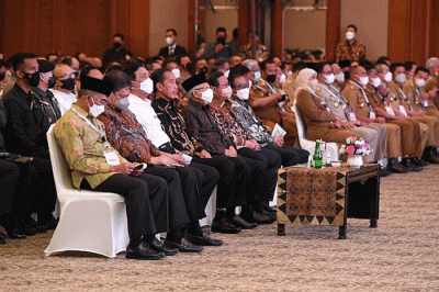 Presiden tidak ingin jika jajarannya justru menggunakan Anggaran Pendapatan dan Belanja Negara (APBN) untuk berbelanja produk impor.