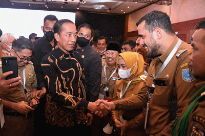 Presiden tidak ingin jika jajarannya justru menggunakan Anggaran Pendapatan dan Belanja Negara (APBN) untuk berbelanja produk impor.