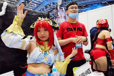 Penampilan para pengunjung yang memadati acara Indonesia Comic Con 2022 di Jakarta Convention Center, Jakarta, Minggu (2/10/2022).