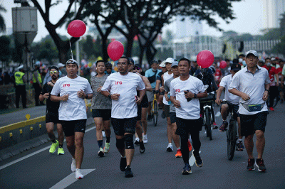 Staf Khusus Menteri BUMN Arya Sinulingga membuka ajang Road to IFG Labuan Bajo Marathon 2022 di kawasan Car Free Day (CFD) Jl.Jend Sudirman, Jakarta.