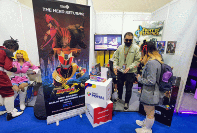 Pengunjung memadati booth MNC Portal dan Animation di Indonesia Comic Con 2022 di Hall B Jakarta Convention Center, Minggu (2/10/2022).