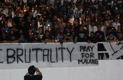 Ribuan suporter PSIS Semarang menggelar doa bersama dan menyalakan 1.000 lilin untuk para korban tragedi Kanjuruhan Malang.