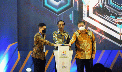 Menteri Koordinator Bidang Perekonomian Airlangga Hartarto saat acara Gerakan Nasional Kemitraan Inklusif Untuk UMKM Naik Kelas, Senin (3/10/2022).