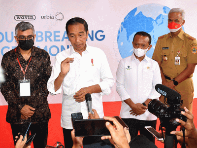 Presiden Jokowi meminta agar tragedi kerusuhan yang terjadi di Stadion Kanjuruhan, Kabupaten Malang, pada Sabtu (1/10/2022) lalu diinvestigasi hingga tuntas.