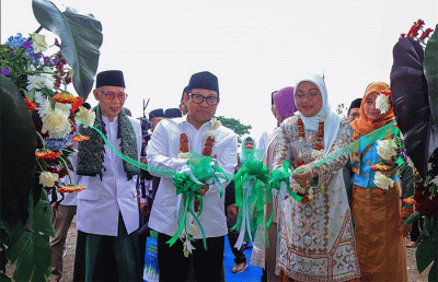 Menteri Ketenagakerjaan Ida Fauziyah saat meresmikan BLK Komunitas di Pesantren Tanwiriyyah Cianjur, Jawa Barat, Selasa (4/10/2022).