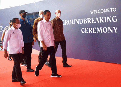 Presiden Joko Widodo melakukan peletakan batu pertama pabrik PT Wavin Manufacturing Indonesia di Kawasan Industri Terpadu Batang (KITB), Kabupaten Batang.
