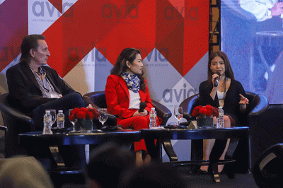 Managing Director Vision+ Clarissa Tanoesoedibjo (kanan) menjadi pembicara membahas konten yang ada pada Vision+ dalam acara Indonesia in View 2022.