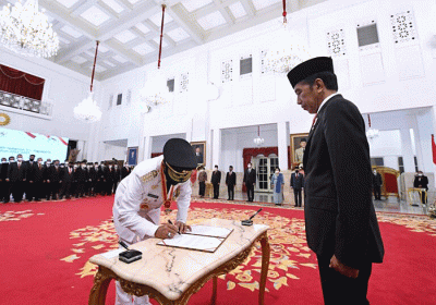Presiden Joko Widodo resmi melantik pasangan Gubernur dan Wakil Gubernur Daerah Istimewa Yogyakarta terpilih masa jabatan tahun 2022 – 2027 di Istana Negara.