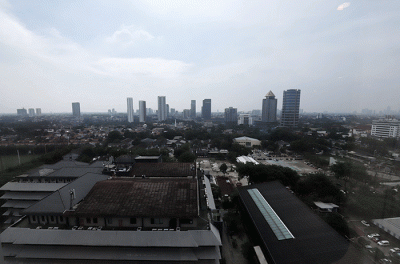Gedung bertingkat terlihat dari ketinggian di kawasan Jakarta Selatan, Selasa (11/10/2022).